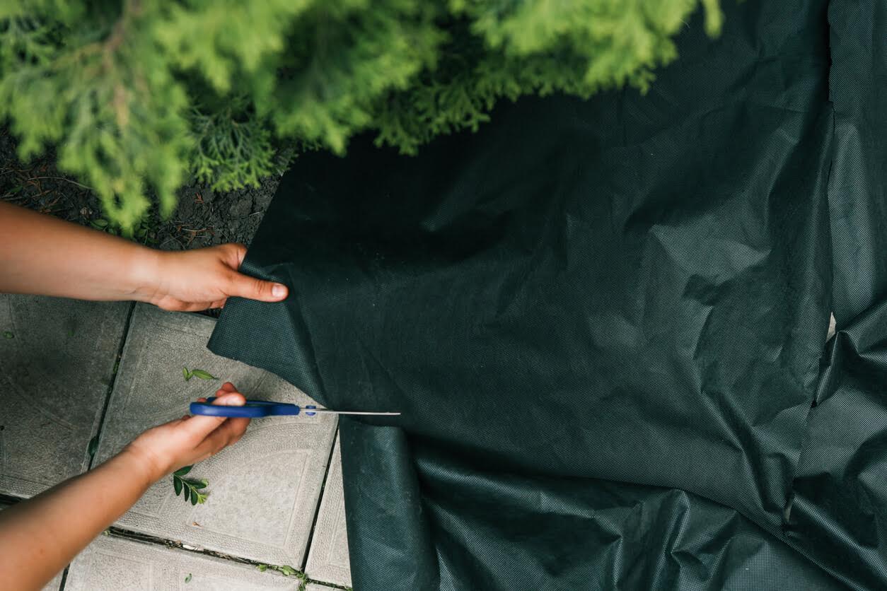 Ģeotekstils dārzā un būvniecībā: Gudrs risinājums, kas ietaupa naudu un laiku.